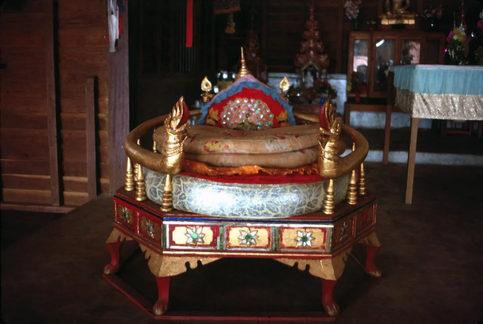 KA18 Mae Hongsorng Wat on hill throne 04 1967.jpg