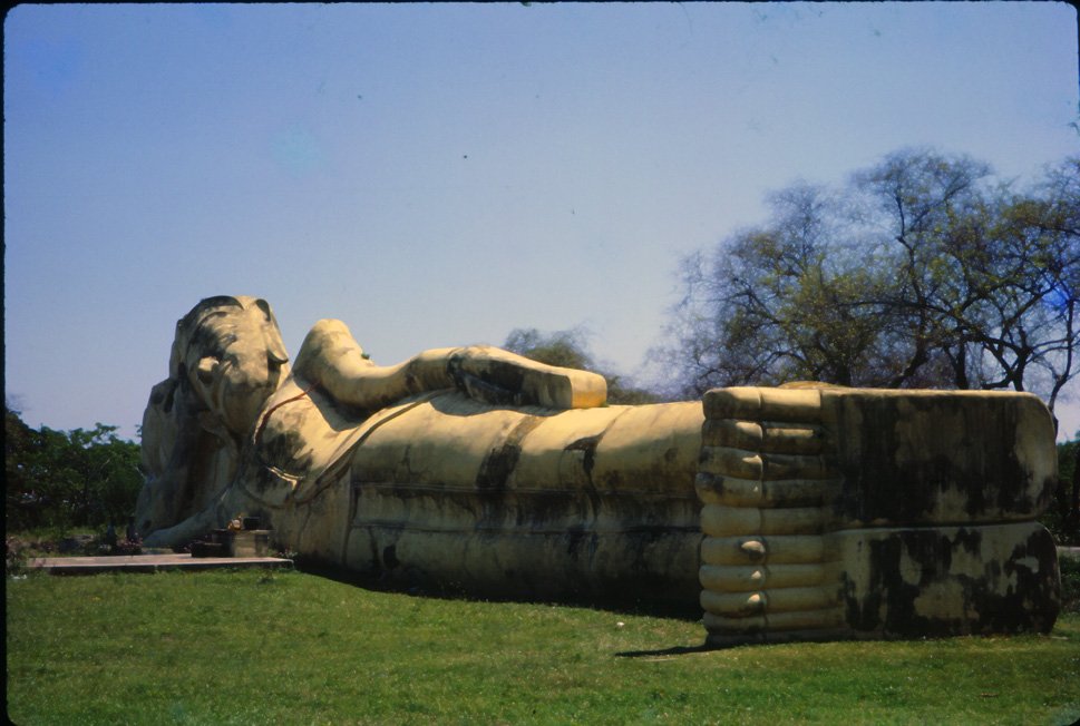 AN11 Ayudhya reclining budha 041965.jpg