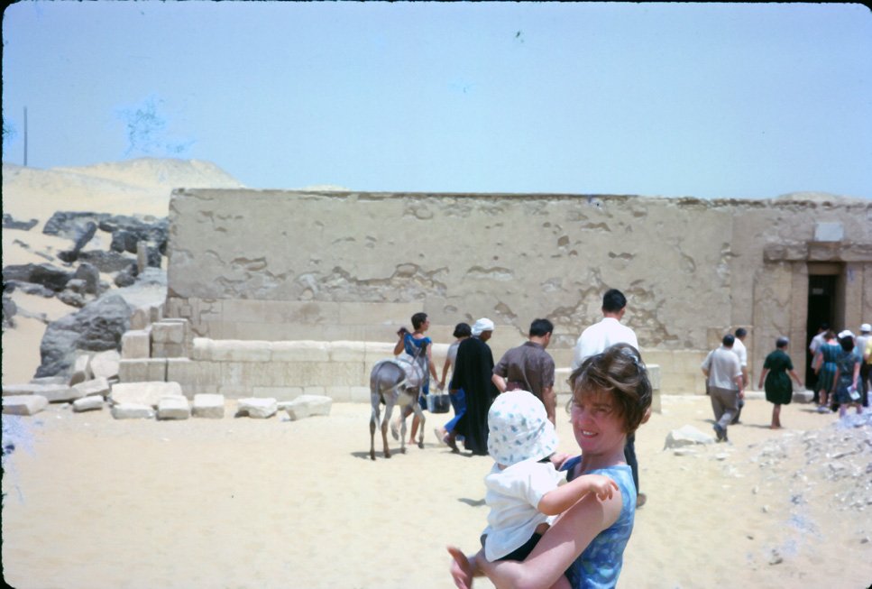 AV10 Cairo Sakkara Pat David 06 1966.jpg