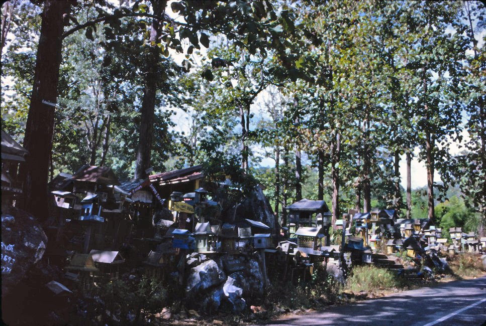 GA26 Chieng Rai Sampang Spirit Houses 01 1967.jpg