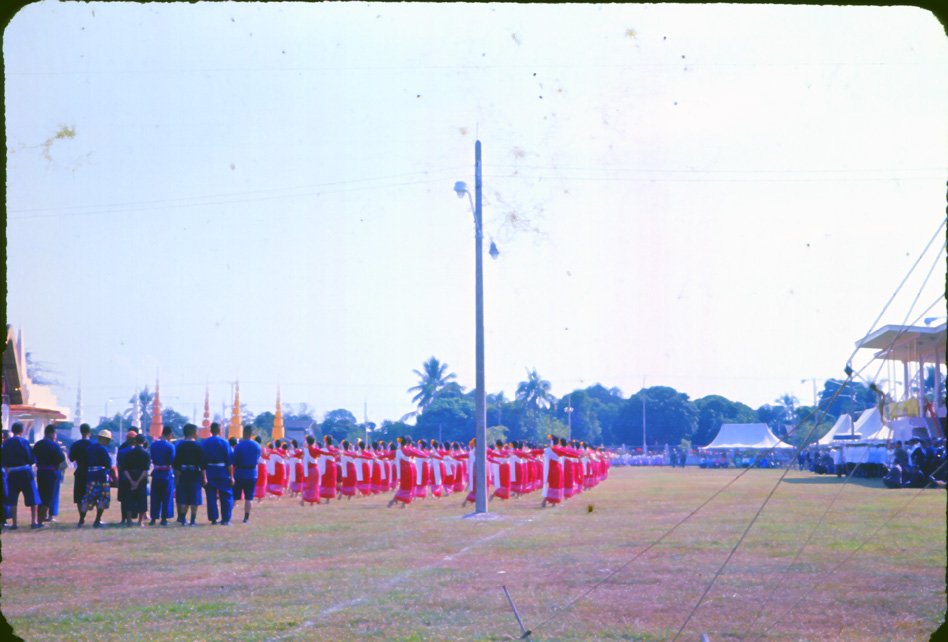 AP07 Chiang Mai Suon Dauk Presentation of white elephant011966.jpg