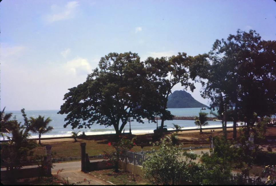 AM14 Prachuab Schoolhouse 04 1965.jpg