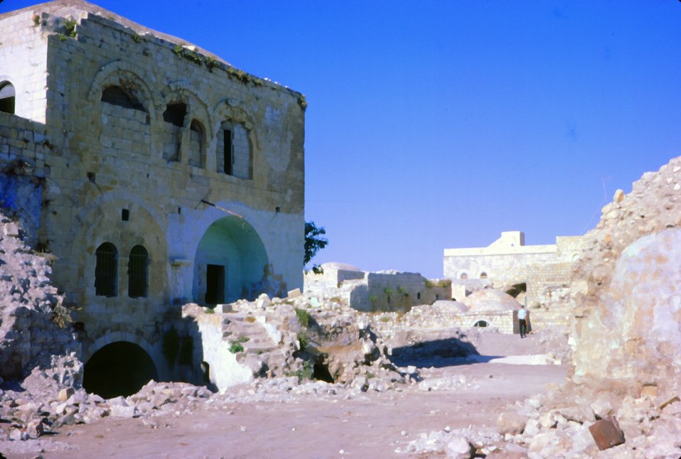 xa11 Jerusalem place where wall once was 05 1969.jpg