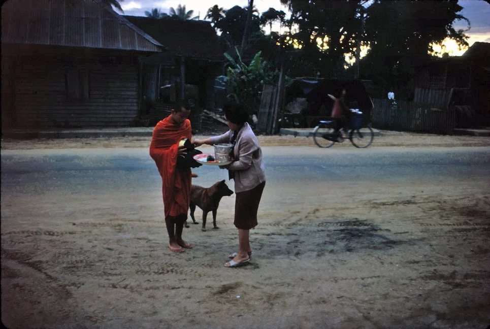 GA21 Chieng Rai feeding Monks 01 1967.jpg
