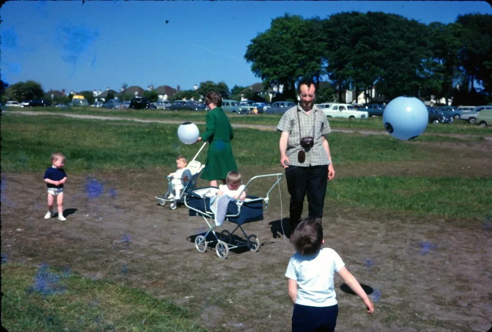 AU18 London Epsom 05 1966.jpg