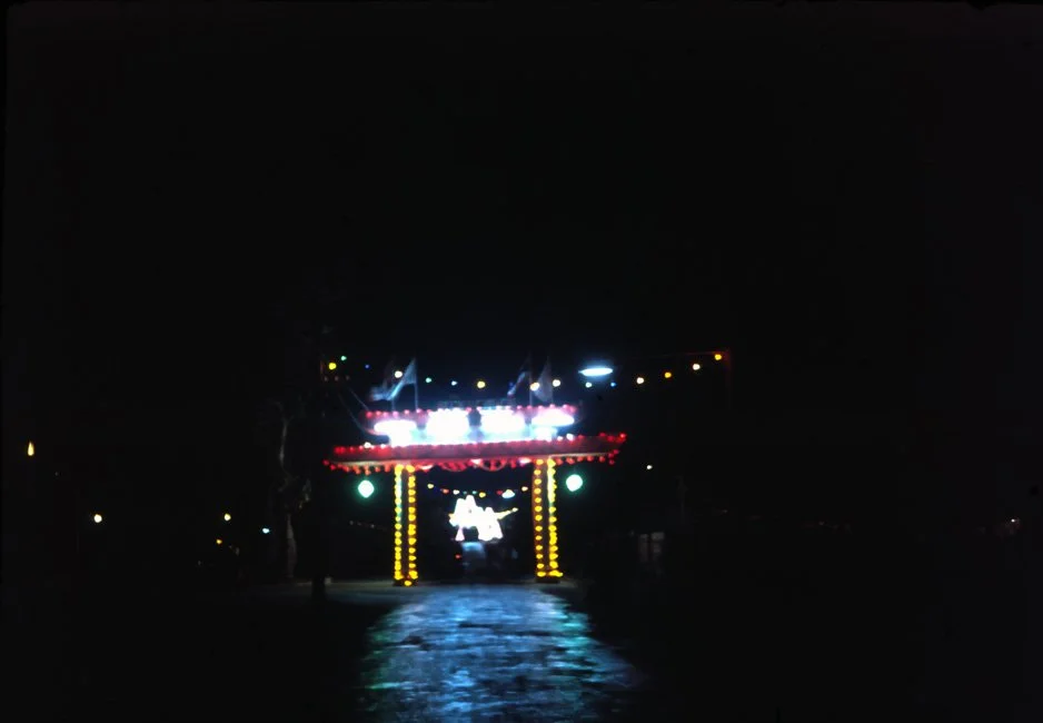 AJ13 Chiang Mai University Arch 12 1964.jpg