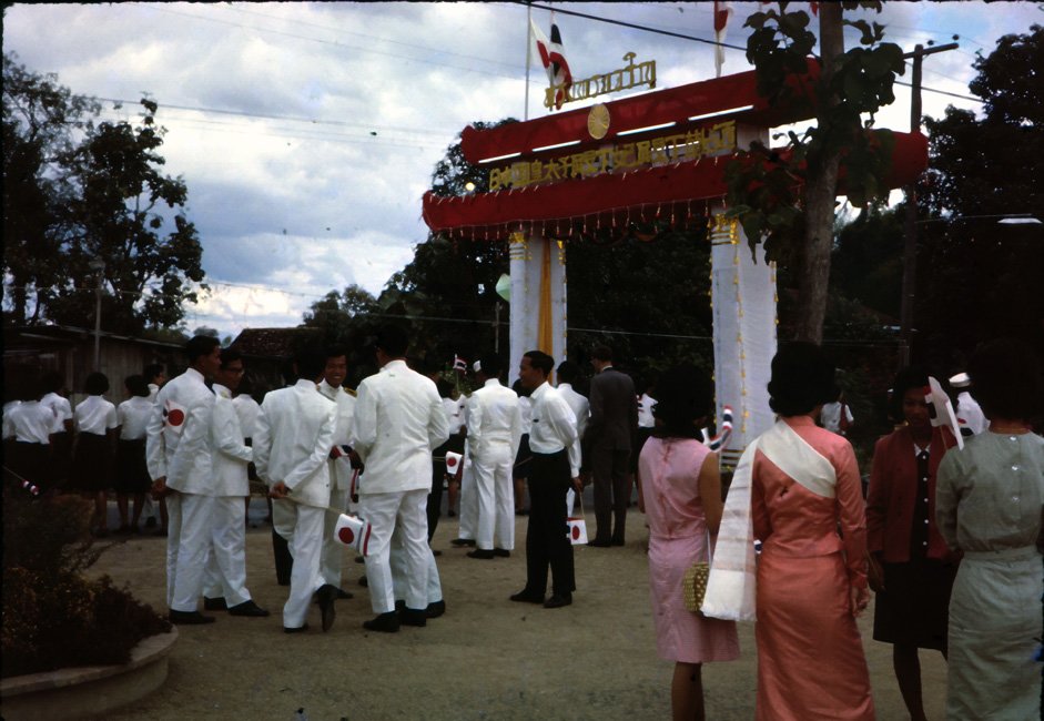 AJ14 Chiang Mai University Arch 12 1964.jpg