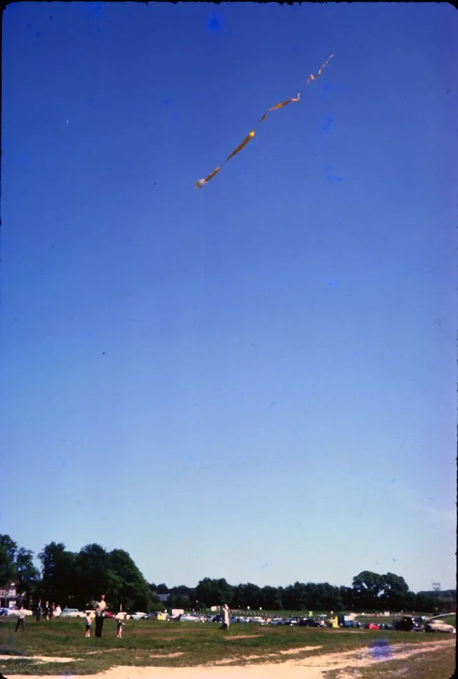 AU17 London Epsom Kite 05 1966.jpg