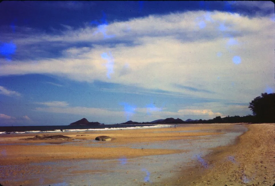 AM05 Hua Hin Hotel Beach 04 1965.jpg