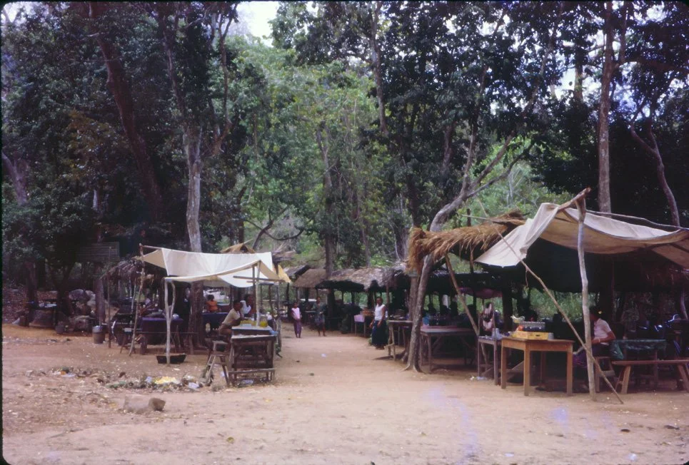 AM18 Prachuab Waterfall food and stalls 04 1965.jpg