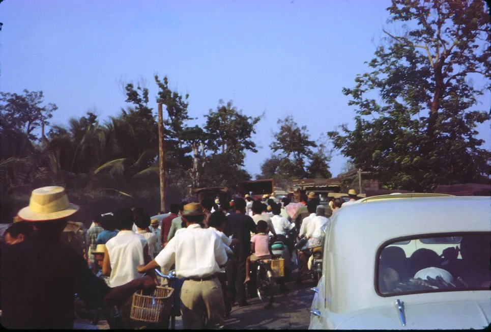 AL15 Chiang Mai Parachute Jumping 03 1965.jpg