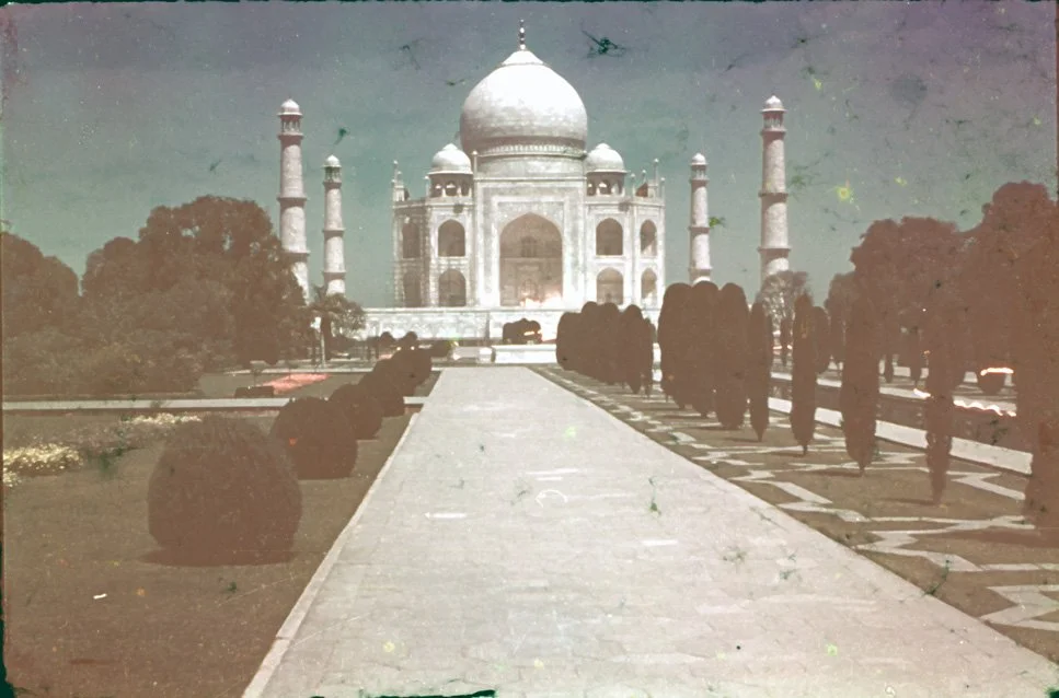 AR13 14 Agra Taj Mahal Moonlight 04 1966.jpg