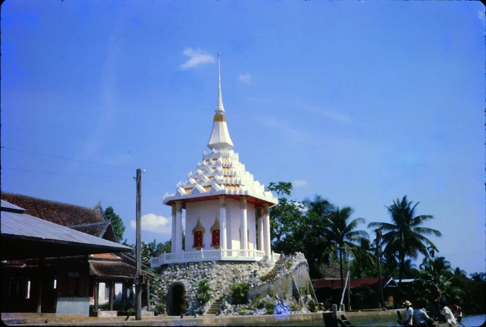 AN02 Bangkok floating market temple 041965.jpg