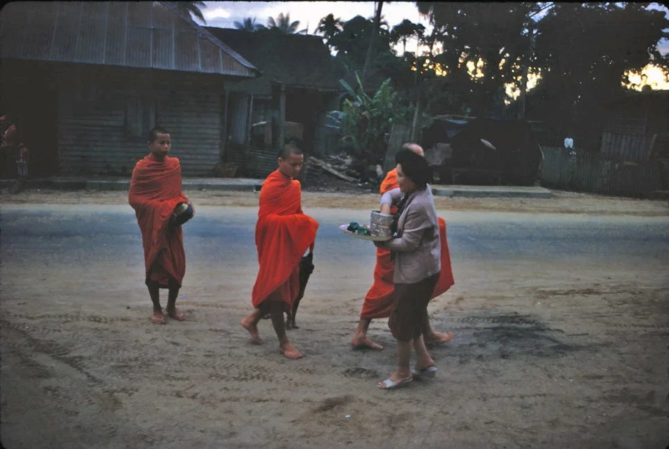GA20 Chieng Rai feeding Monks 01 1967.jpg