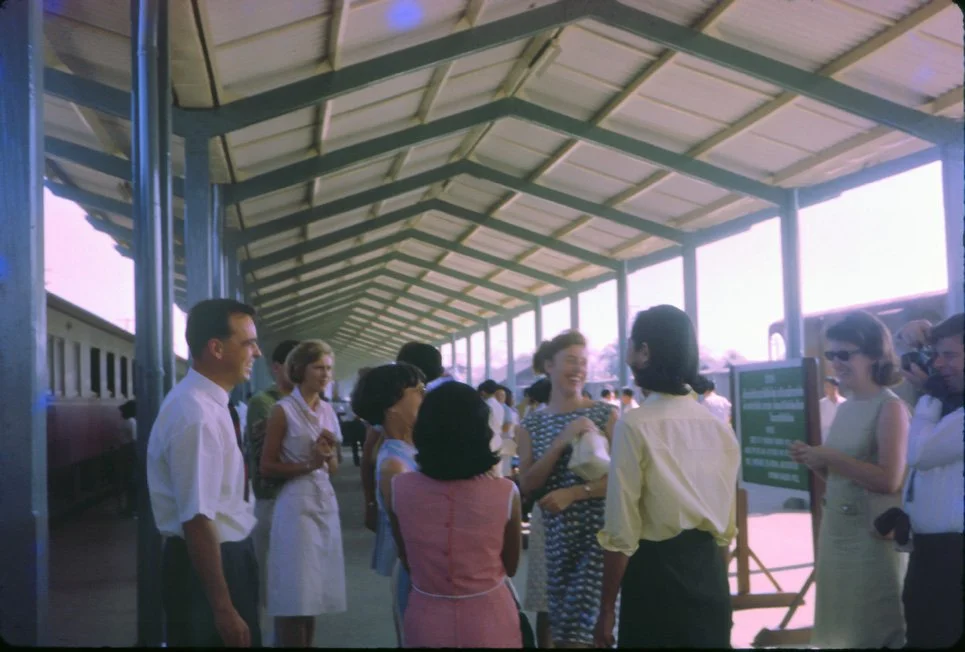 AK25 Chiang Mai railway station Aunt Cha leaves 02 1965.jpg