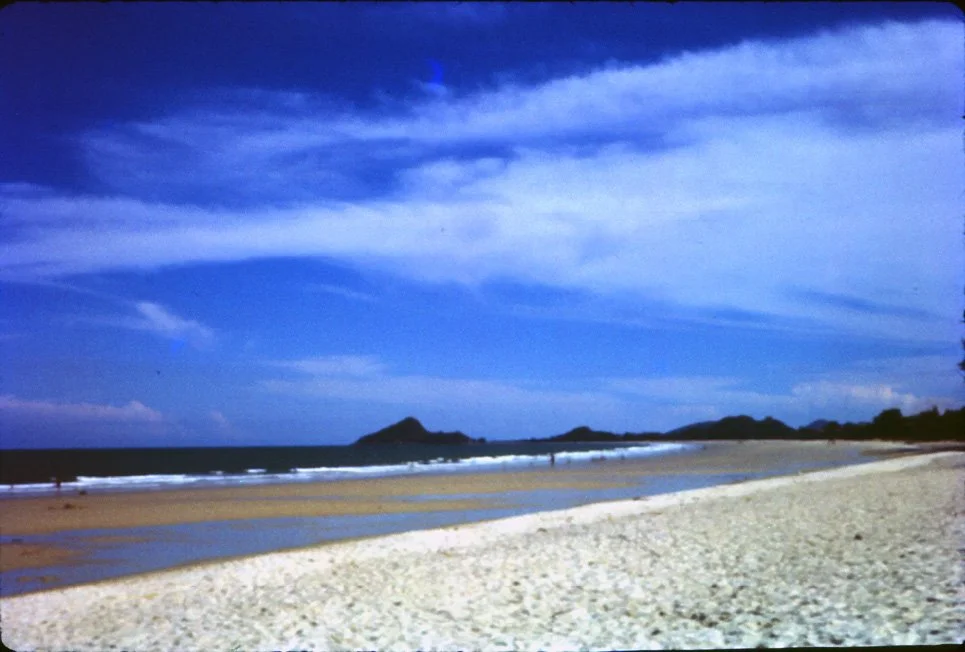 AM06 Hua Hin Hotel Beach 04 1965.jpg