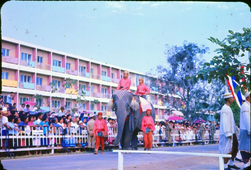 AP13 Chiang Mai Suon Dauk Presentation of white elephant 011966.jpg
