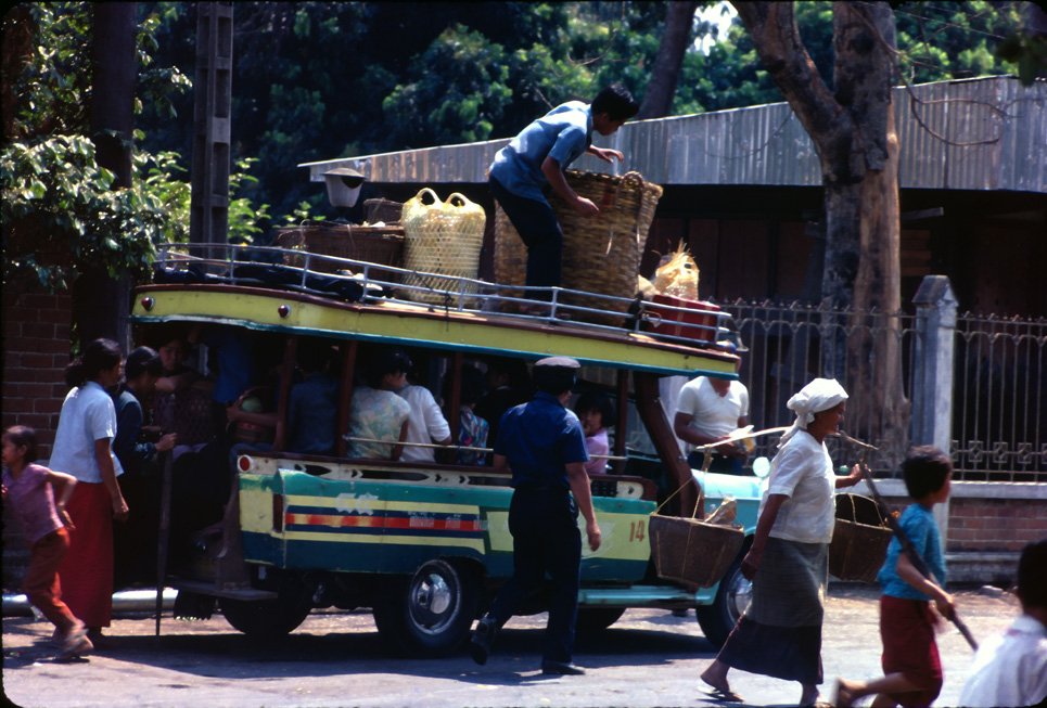 HA31 Chiang Mai bus 03 1967.jpg