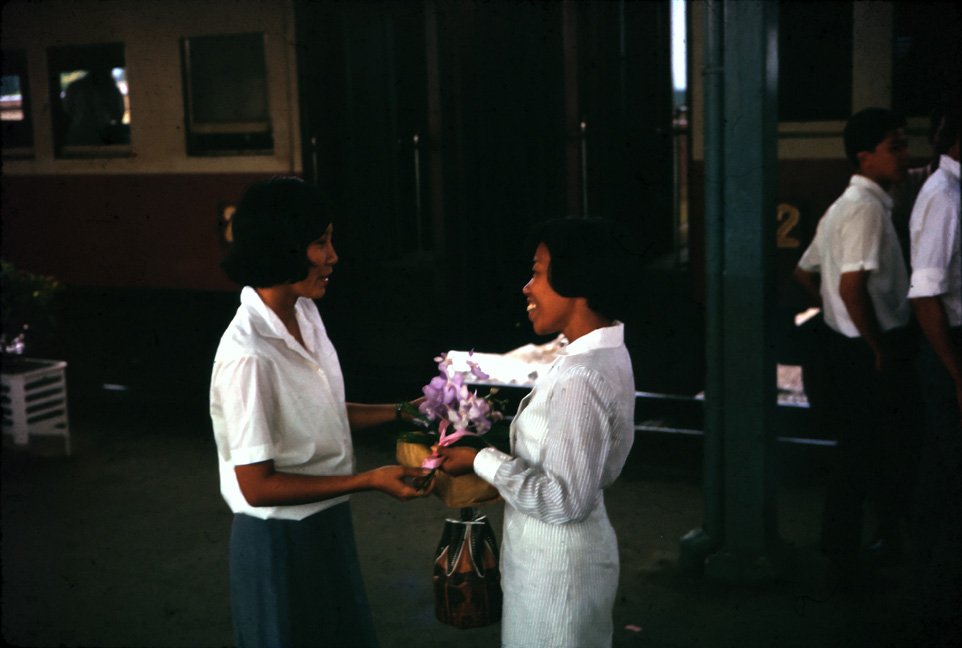 AW48 Chiang Mai Ookeow leaves 08 1966.jpg