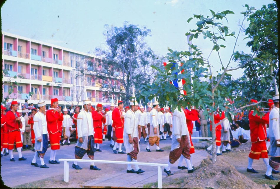 AP09 Chiang Mai Suon Dauk Presentation of white elephant 041965.jpg