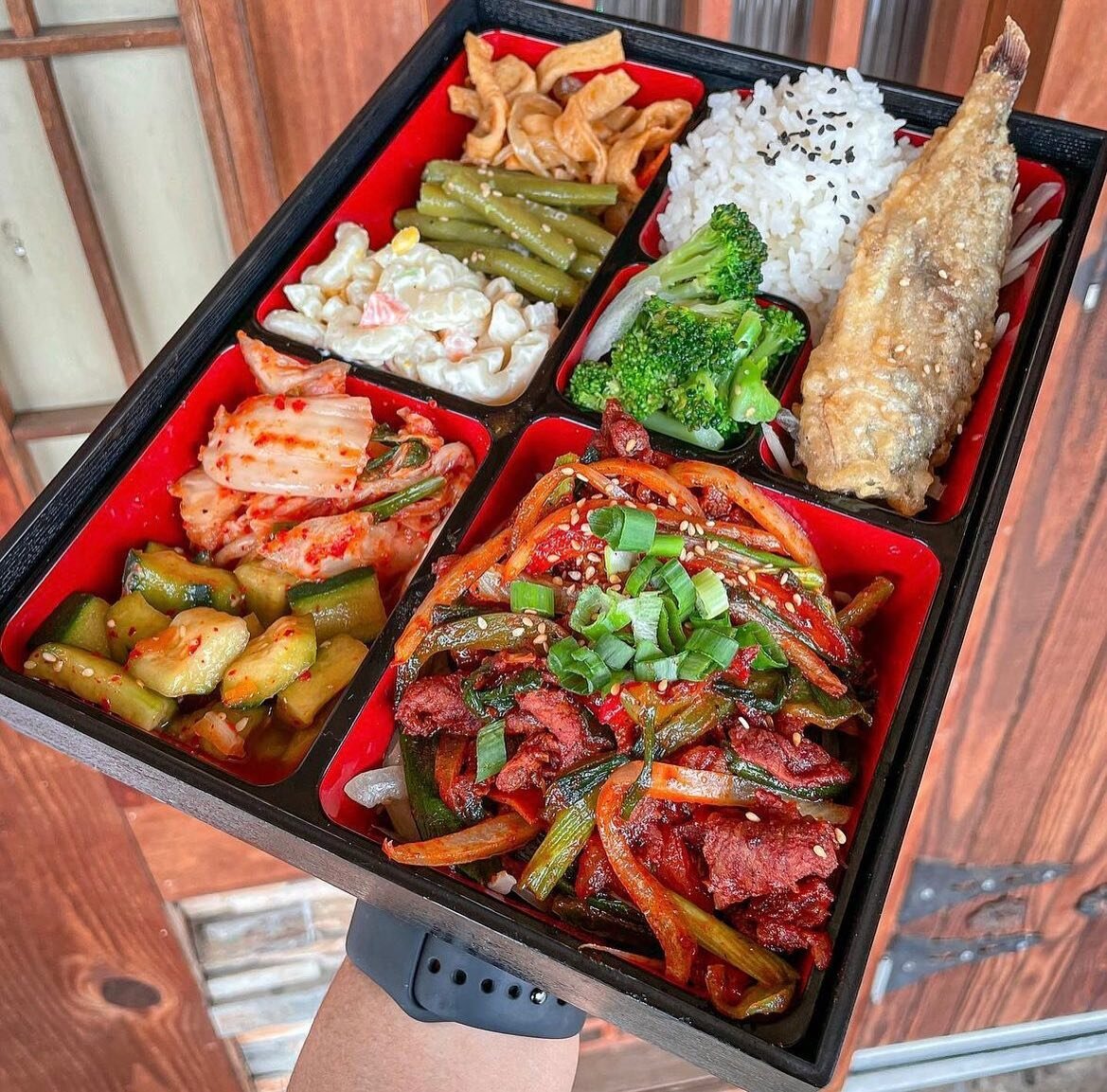 Got a fave lunch spot or special? Ours is this Lunch Bento Box from @luckypalacehouston 😍 Let us know yours in the comments 👇😁

@bayoubuzz is a social media management company dedicated to Houston restaurants!

📲 Visit our website or DM us for mo
