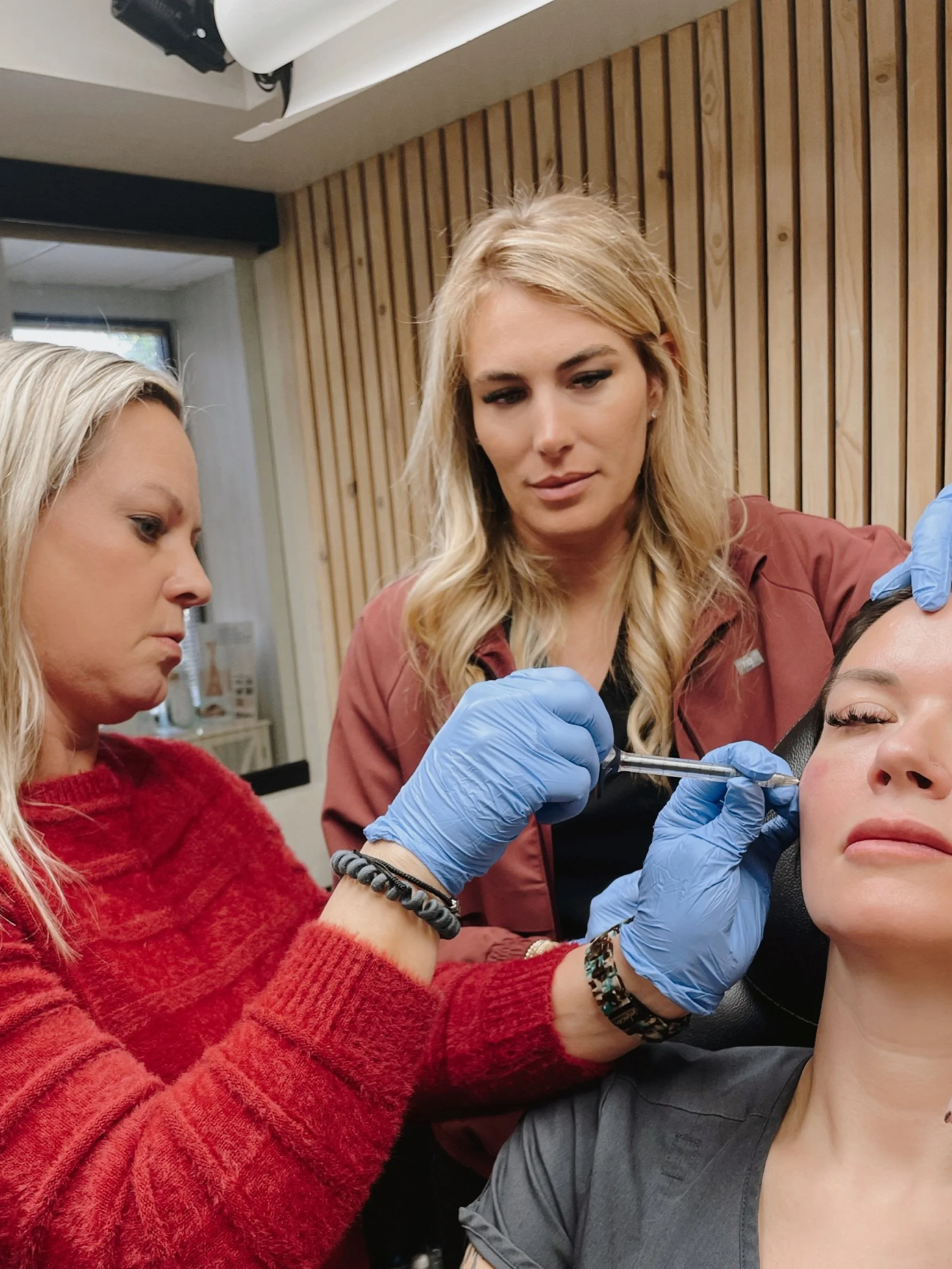professional woman teaching how to inject a patient