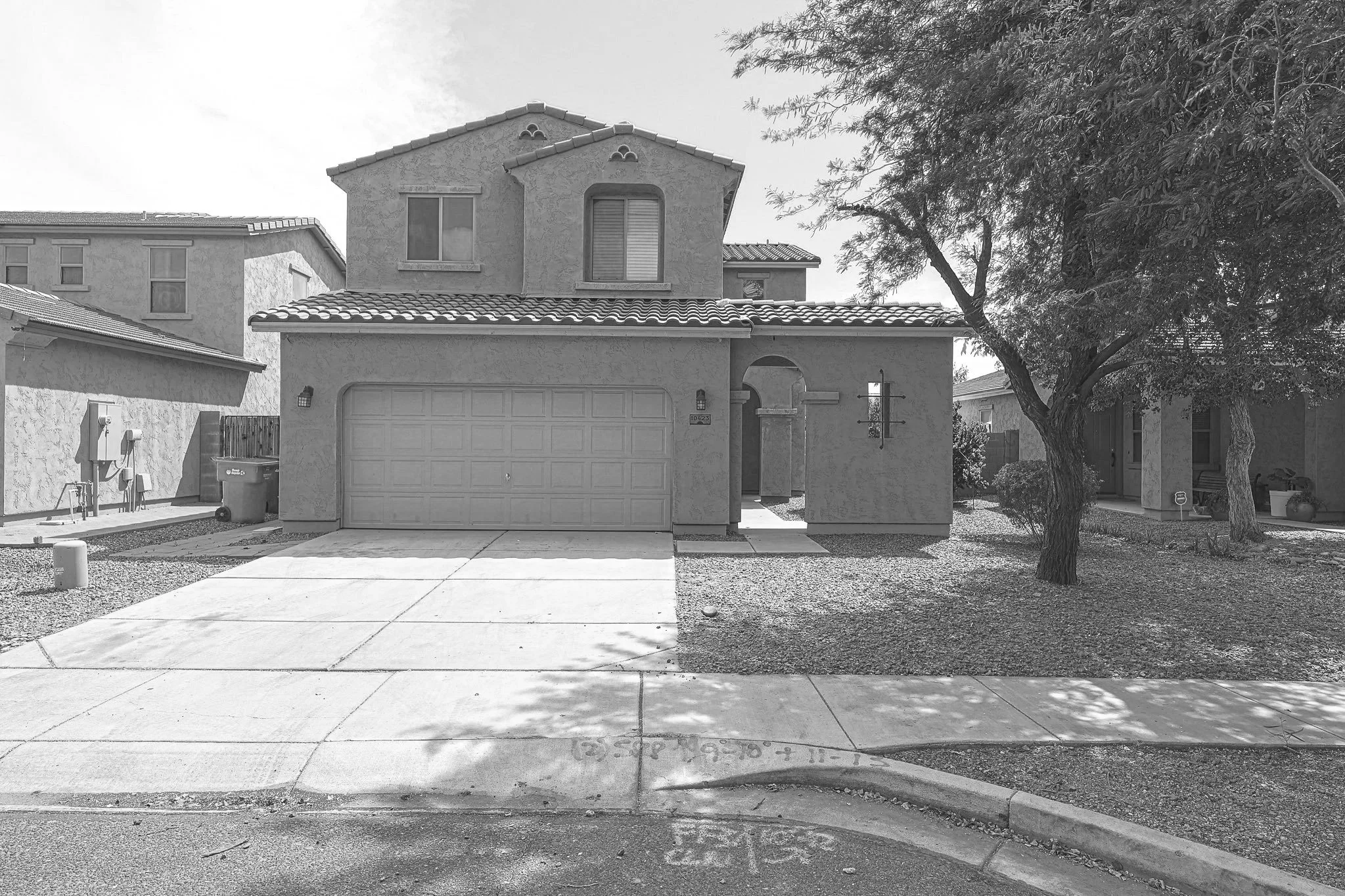 Estrella Park!! 4/3/2G!! Clean!! - (Sold)