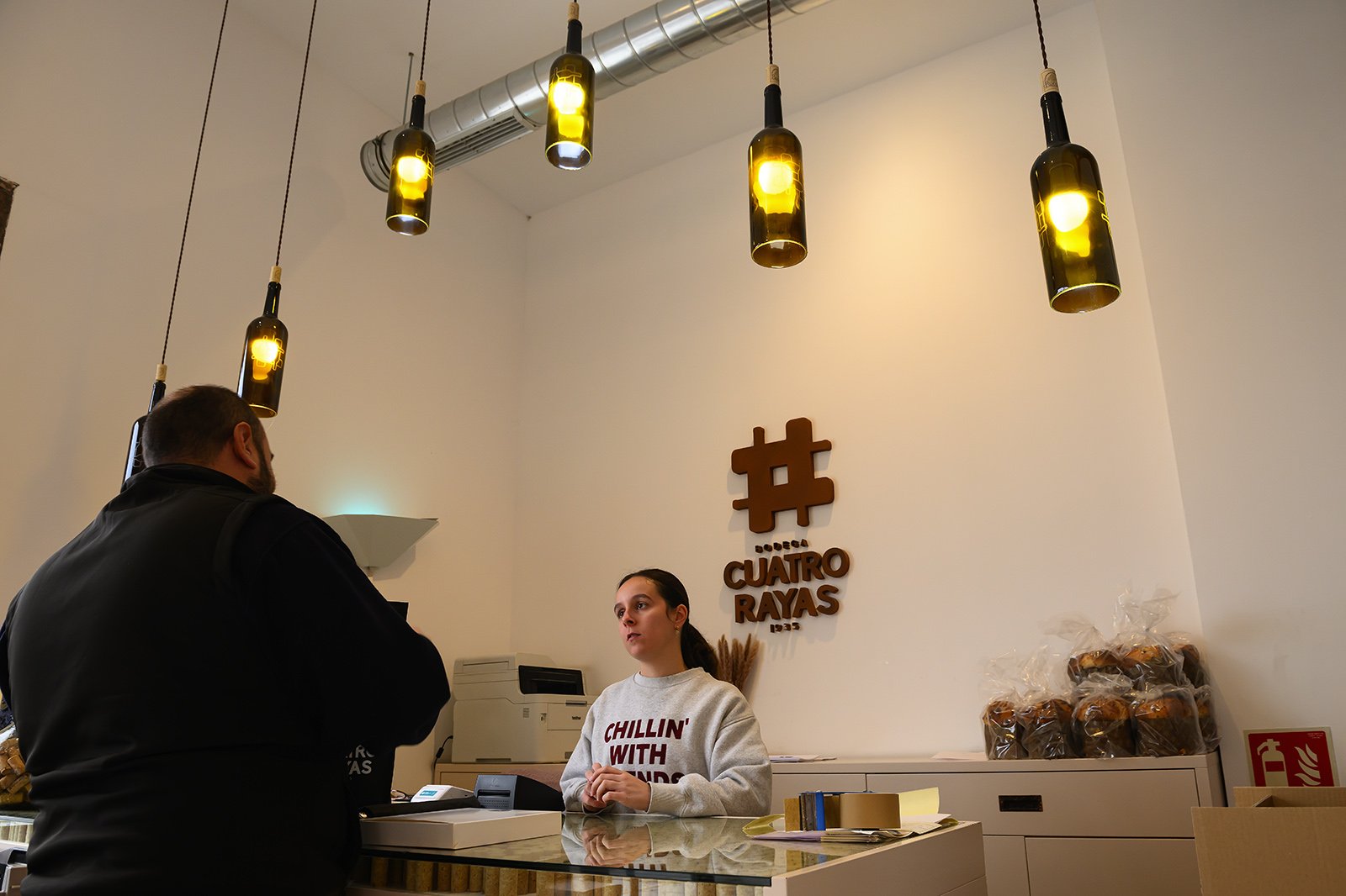 Cuatro Rayas bodega shop