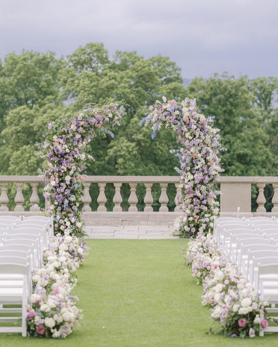 A sneak peek of a soft summer soir&eacute;e 💜

Planning | @lauraremmert 
Venue | @sleepyhollowcc
Photo | @melanilustphotography