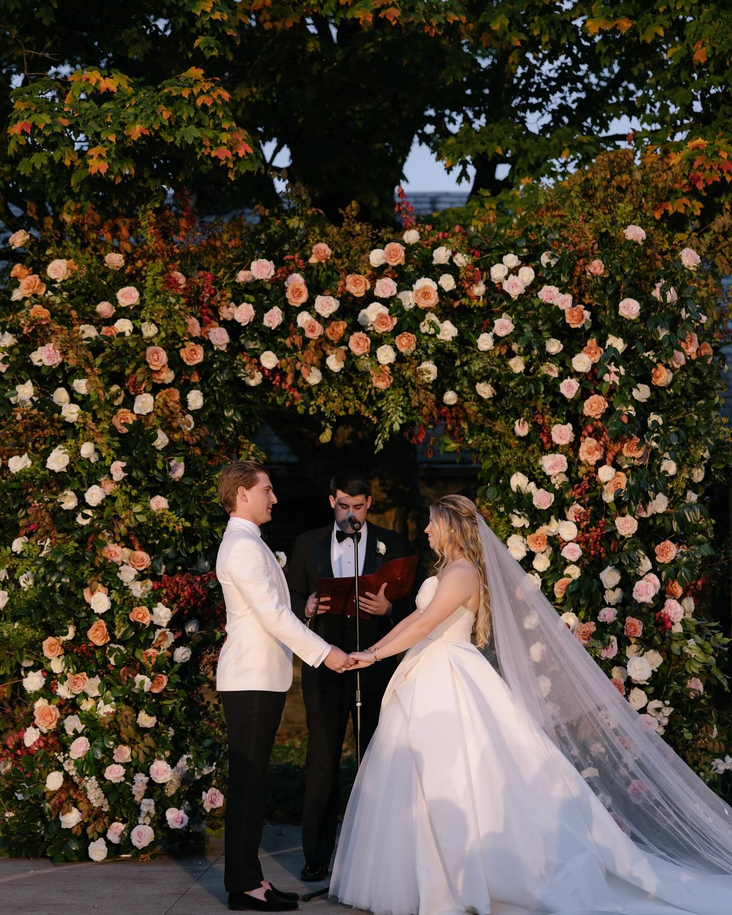 The first foray into fall weddings this year 🍂

Photo @savaweddings
Planner @rufflesandtweed
Band @starlightmusicnyc

&mdash;
#fleurs #fleursnyc #weddings #nycweddings #nyc #nycweddings #nyevents #nycbrides #brides #nyweddings #weddingdecor #wedding