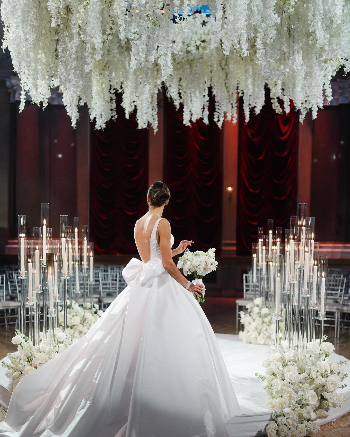 Take me to your heart, for it's there that I belong.

Photo | @feygin
Venue | @weylin1875
Catering | @pinchfooddesign
Planning |@imaginepartyandevents
Beauty | @autumnrainbeauty_

&mdash;
#fleurs #fleursnyc #weddings #nycweddings #nyc #nycweddings #n