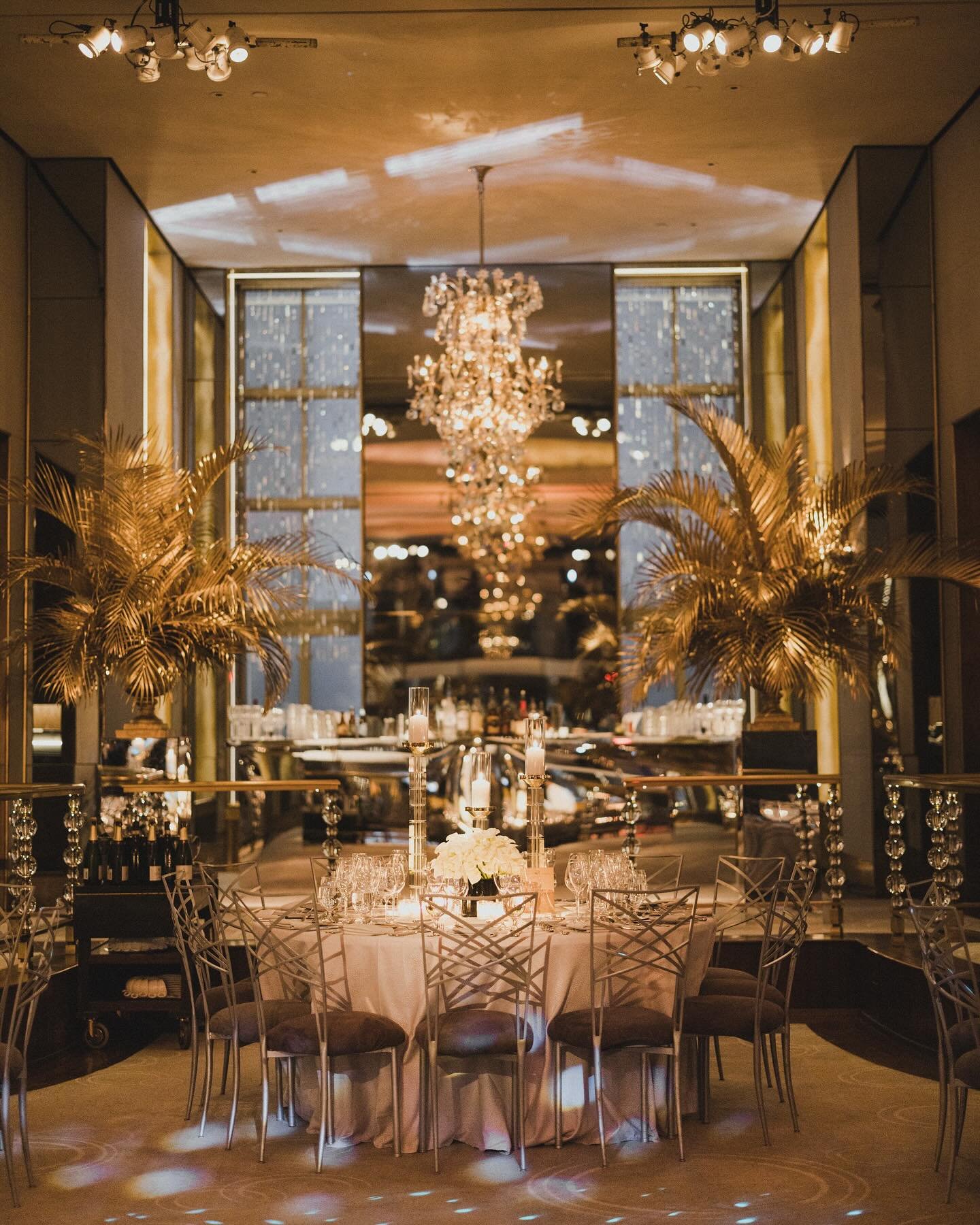 All that glitters IS gold ✨

Planning | @sidekickevents
Venue | @rainbowroomnyc
Photo | @aneeatelier
Video | @the.totos
Lighting | @bentleymeeker

&mdash;
#fleurs #fleursnyc #weddings #nycweddings #nyc #nycweddings #nyevents #nycbrides #brides #weddi