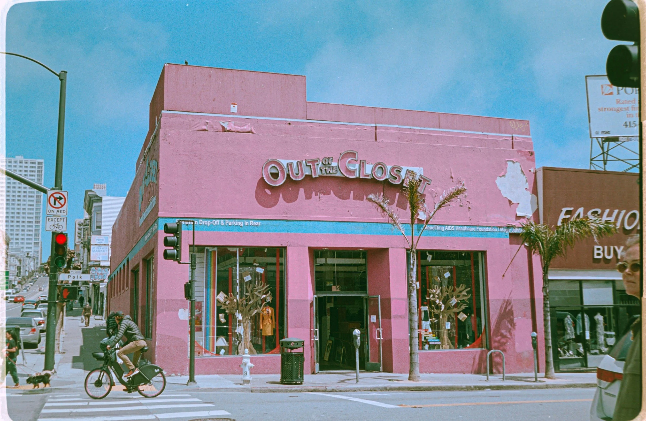 How to Thrift Shop Like a Pro: Expert Tips for Finding Vintage &amp; Secondhand Gems