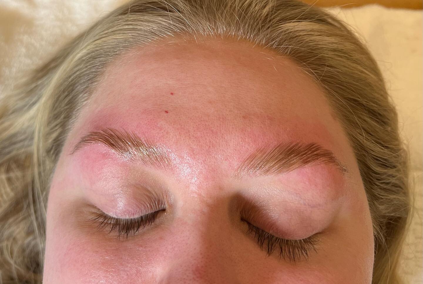 Brow lamination + a wax 👏🏼🫶🏼
Swipe for before &gt;&gt; 
&bull;
&bull;
&bull;
#brow #brows #browlamination #eyebrowsonfleek #wax #waxing #waxing specialist #beforeandafter #esthetician #browshape #tint #browtint