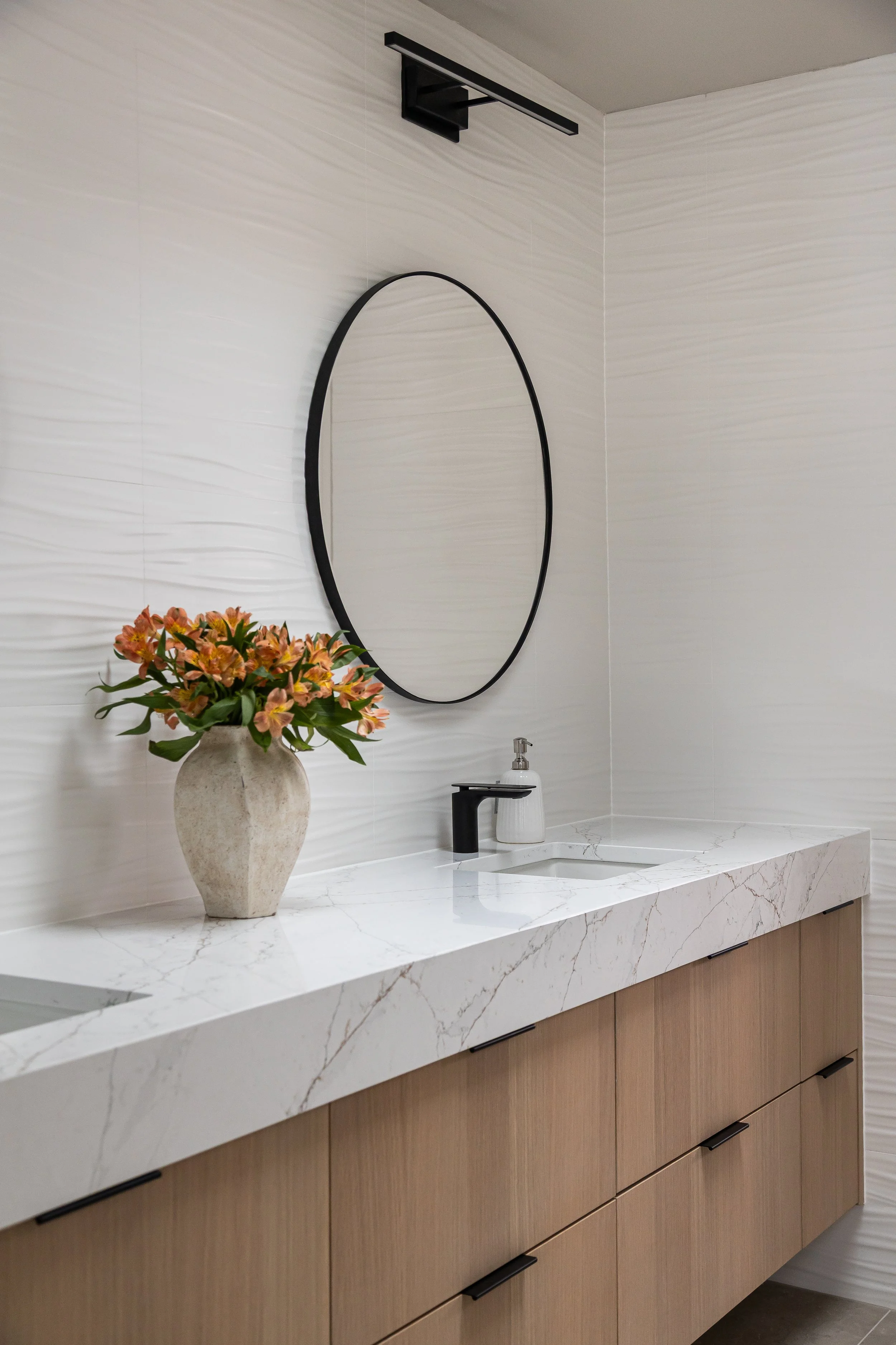 LakeWildernessHouseFairspringDesignInteriorPhotobyKristinaPearlPhotographyinMapleValley,WA-0189.jpg