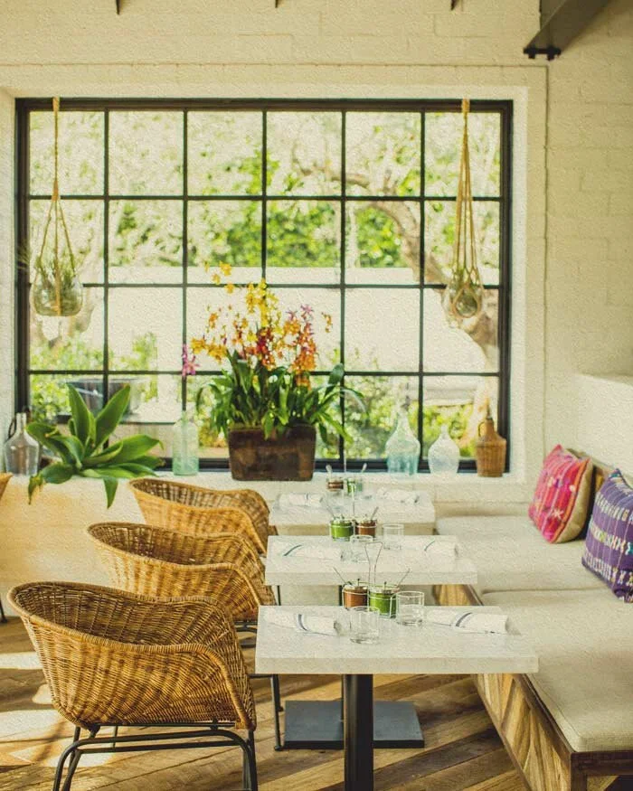 Gracias Madre table seating