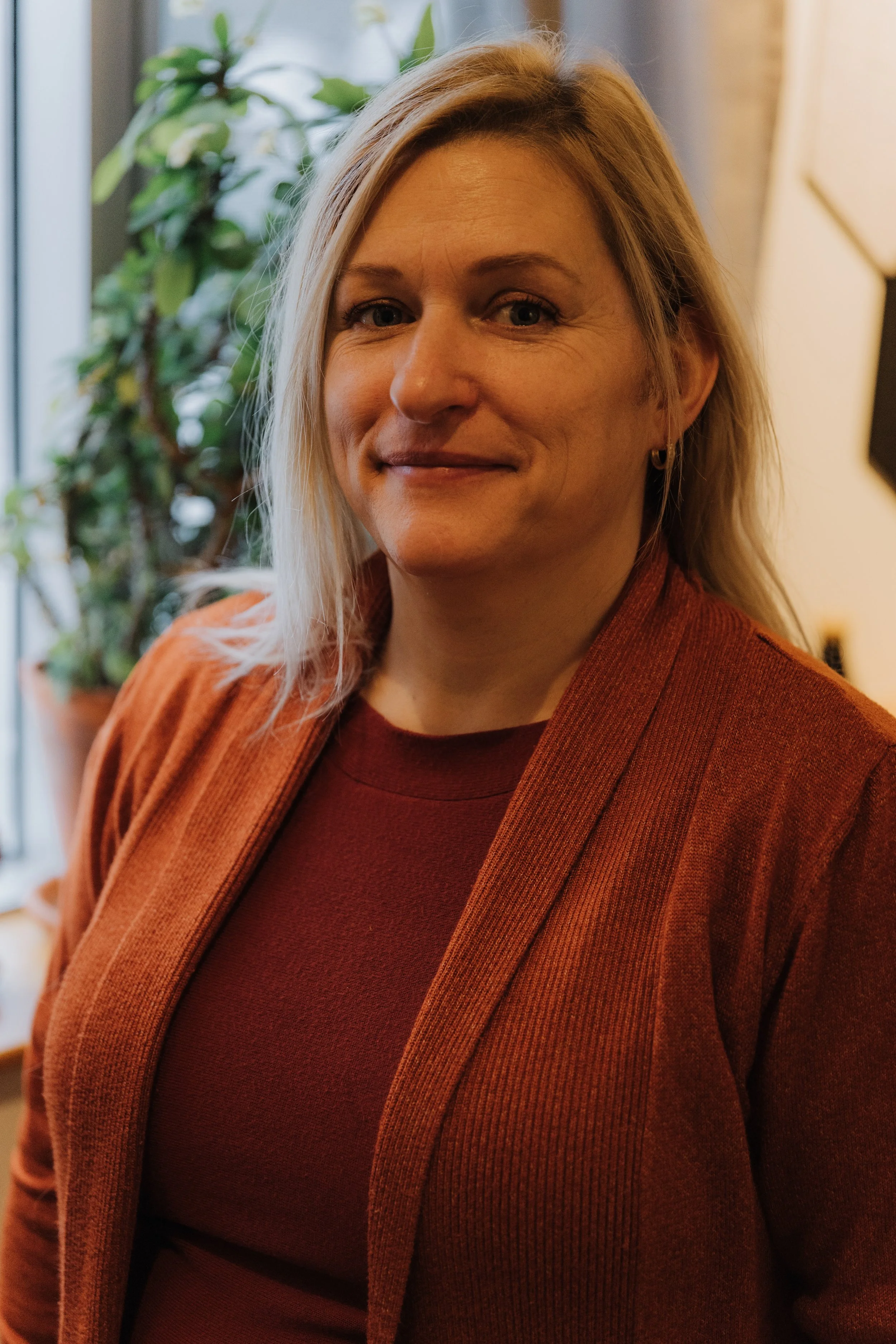  Carla Ghani liscensed acupuncturist, MIHS ne minneapolis 