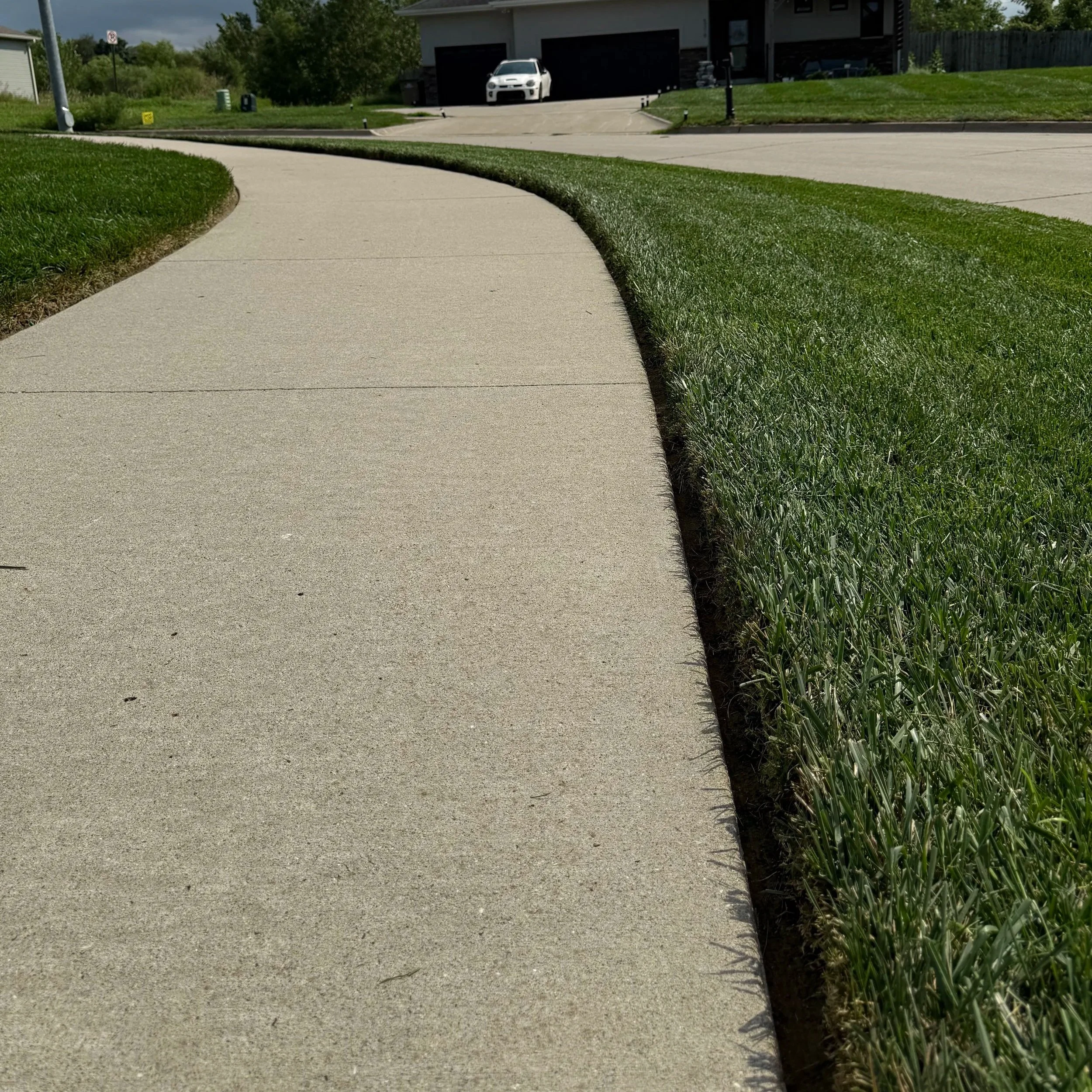 edging a sidewalk in 50313, IA