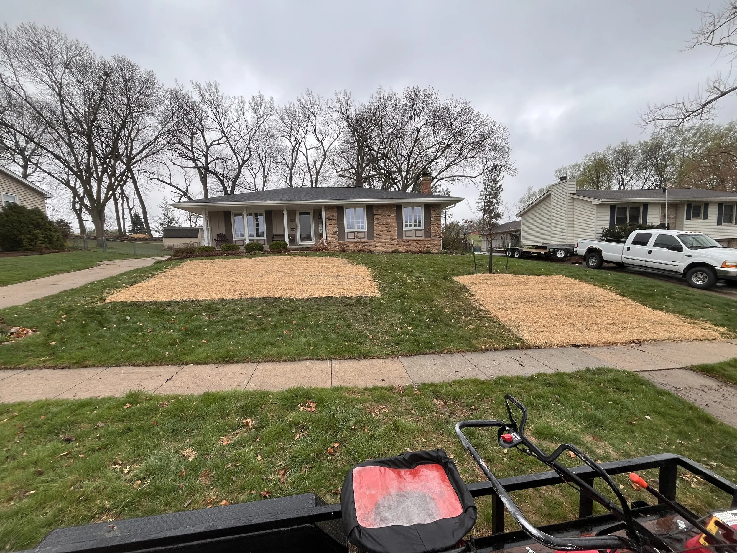 Fixing thin or dying grass in Des Moines, IA