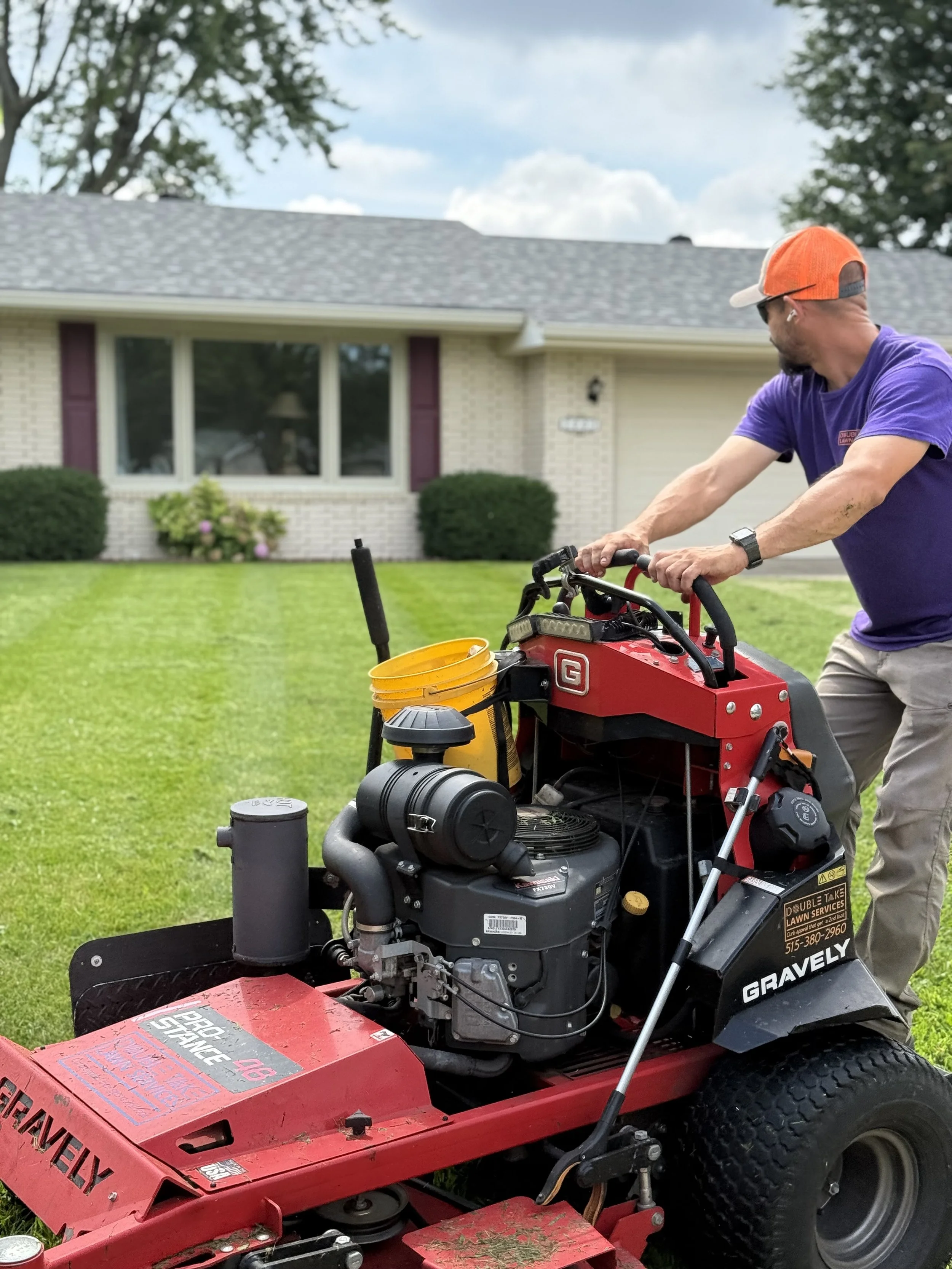 Double take of lawn mowing service in Altoona, IA