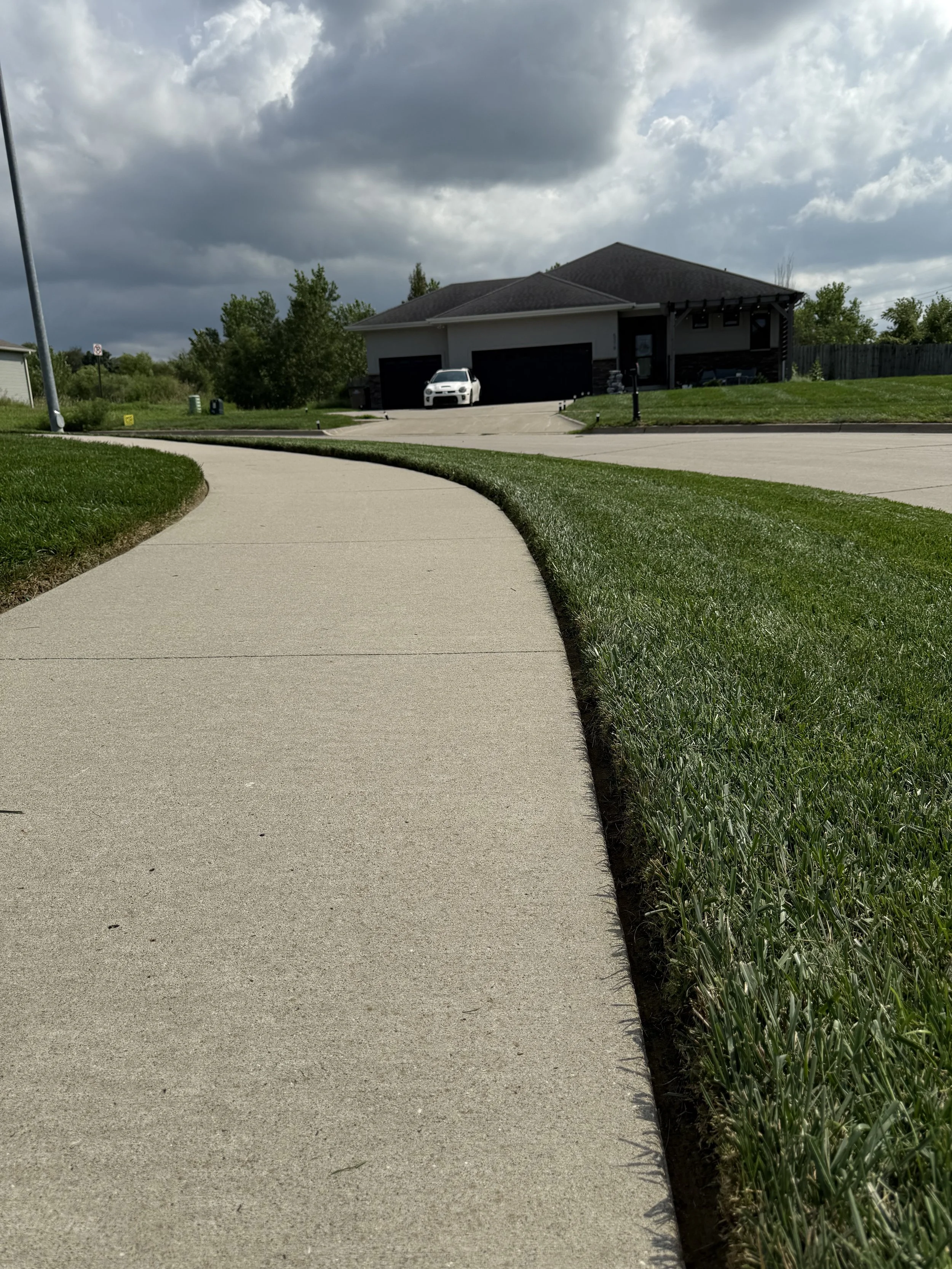 Sidewalk edging in Altoona, IA for curb appeal