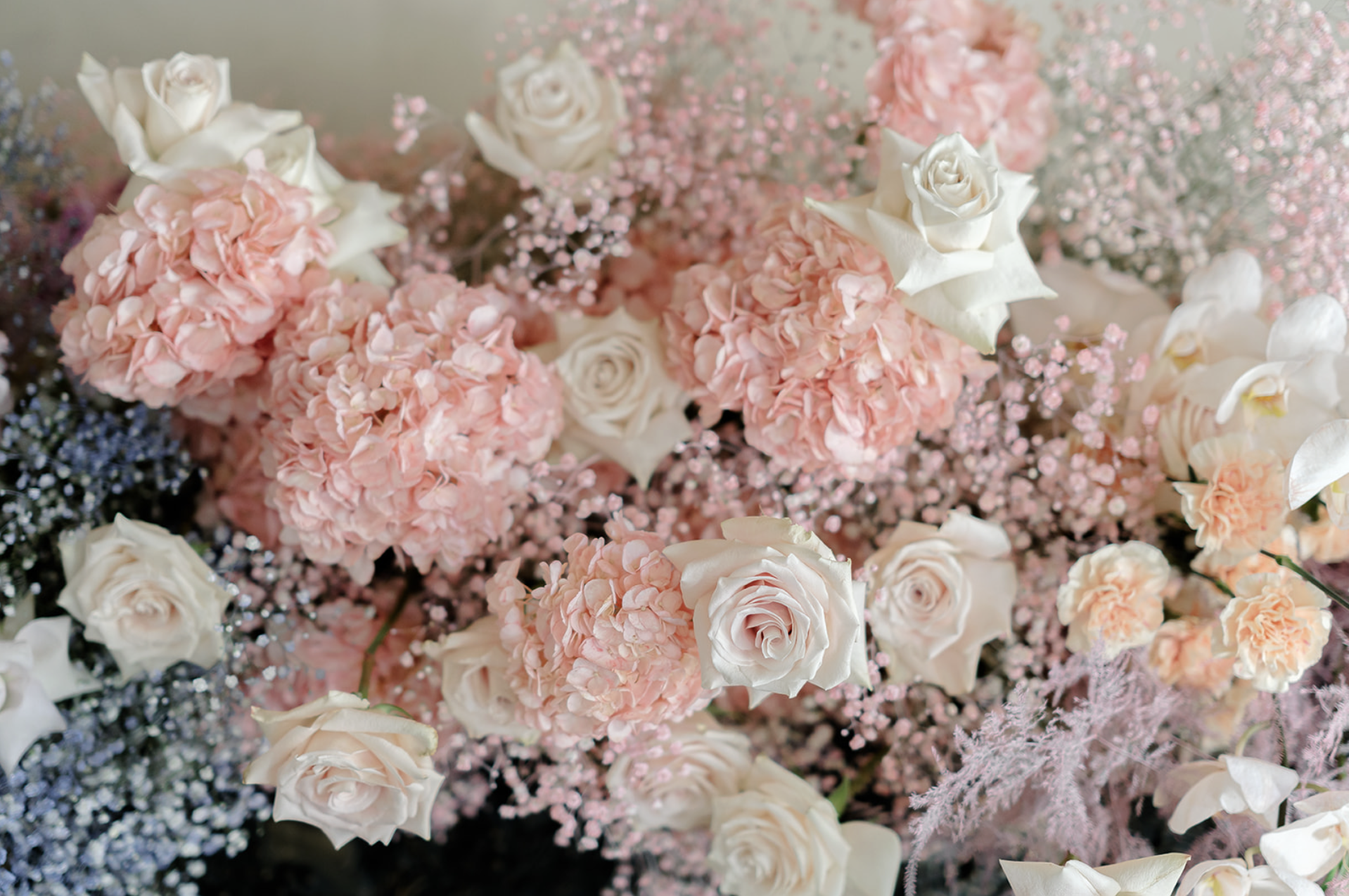 How to Design Wedding Florals That Photograph Beautifully