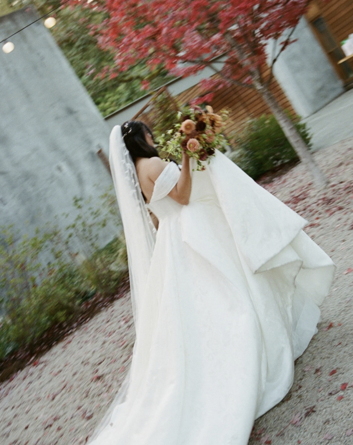 Fall Wedding Flowers: Beyond Burgundy and Orange