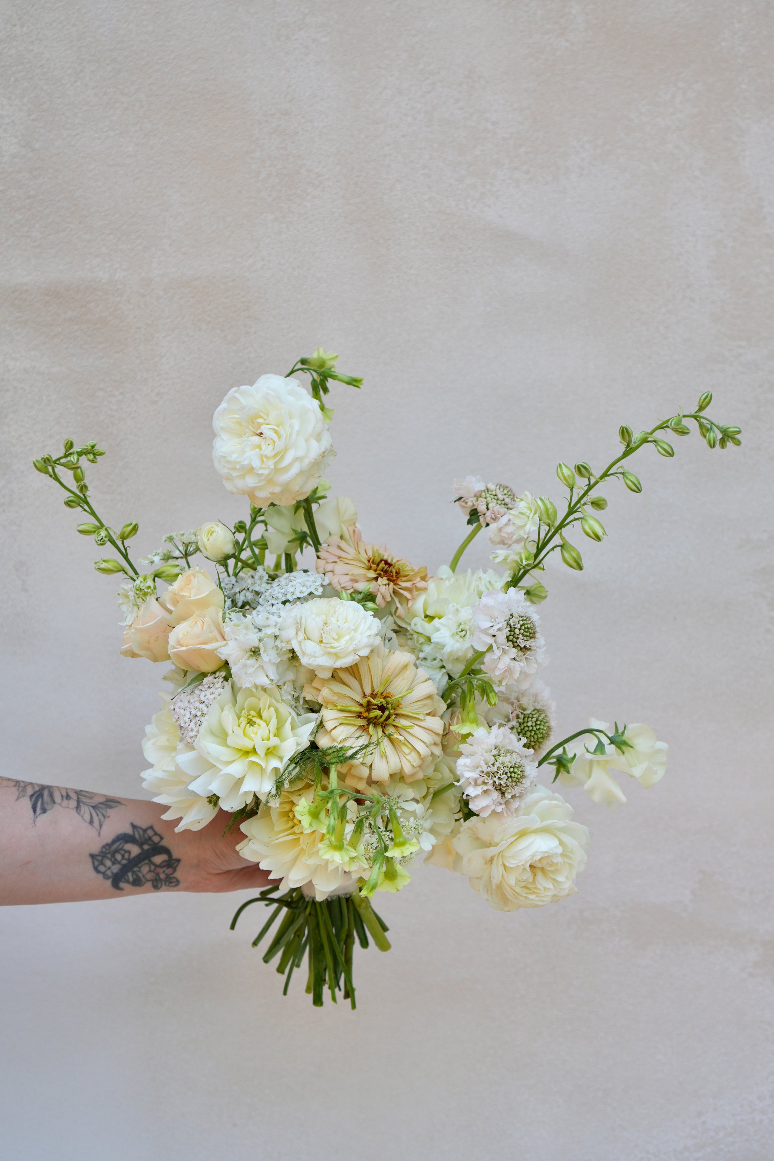 Classic bouquet, neutrals