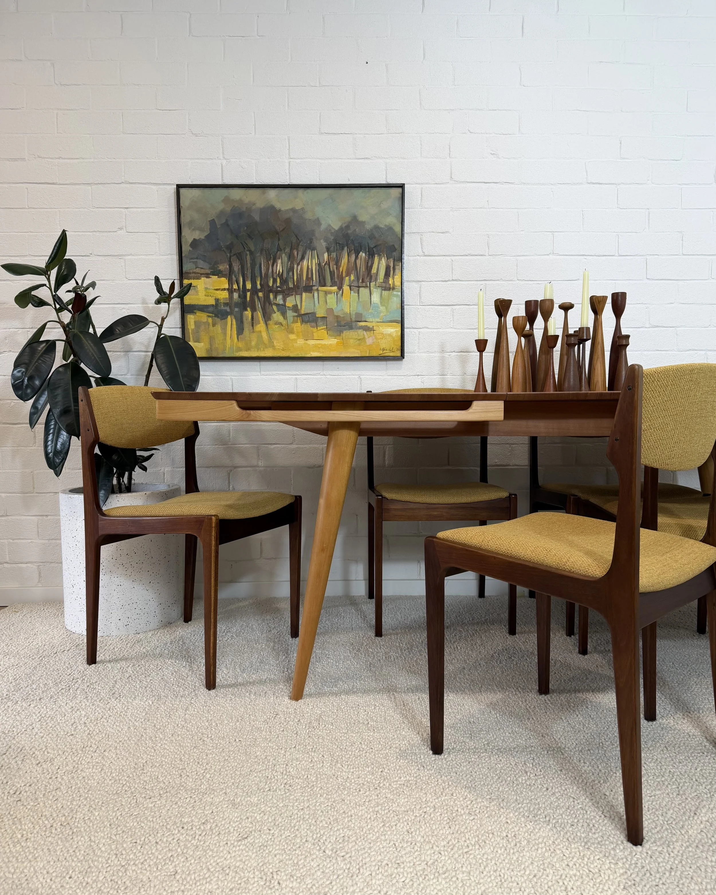 Extendable Dining Table (Dallas) by Heritage Furmiture