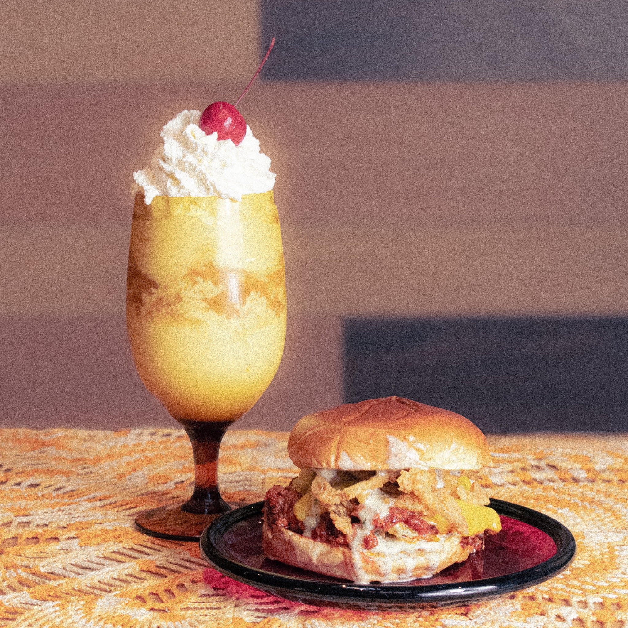 Watch out Betty Crocker! Our April specials feature nostalgic 20th century favorites with a bit of 21st century mojo 🌼
The Fiamma Sloppy Jo features our rich n’ tangy sloppy spiced tomato sauce drenching house-ground beef and grilled onions,