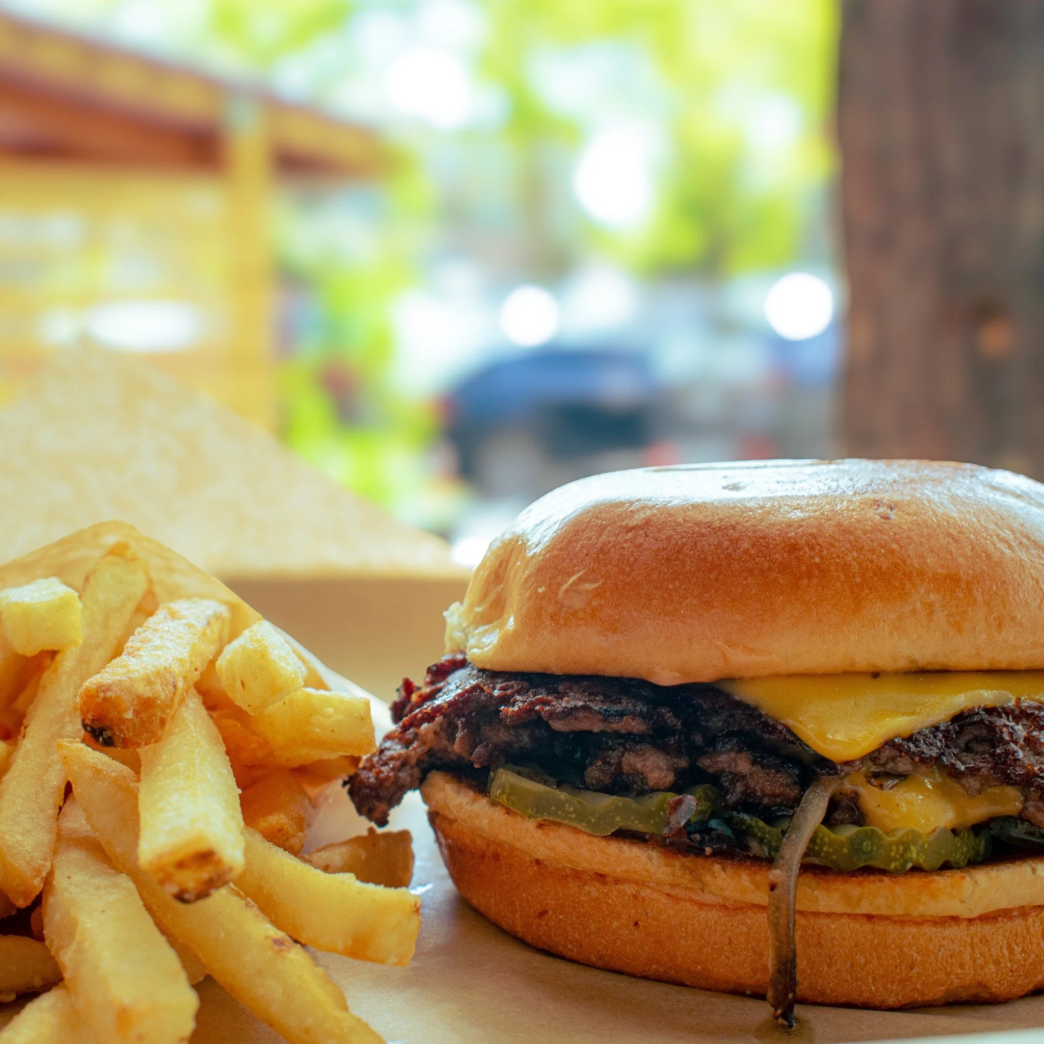 โผ๏ธ $12 Tuesdays are around for just a few more weeks โผ๏ธ Nothing shouts “treat yourself on a random Tuesday” quite like the screamin’ deal of a Fiamma Smash w/ Cheese and fries for just $12 ๐ฎ You can also snag the deal with our hous