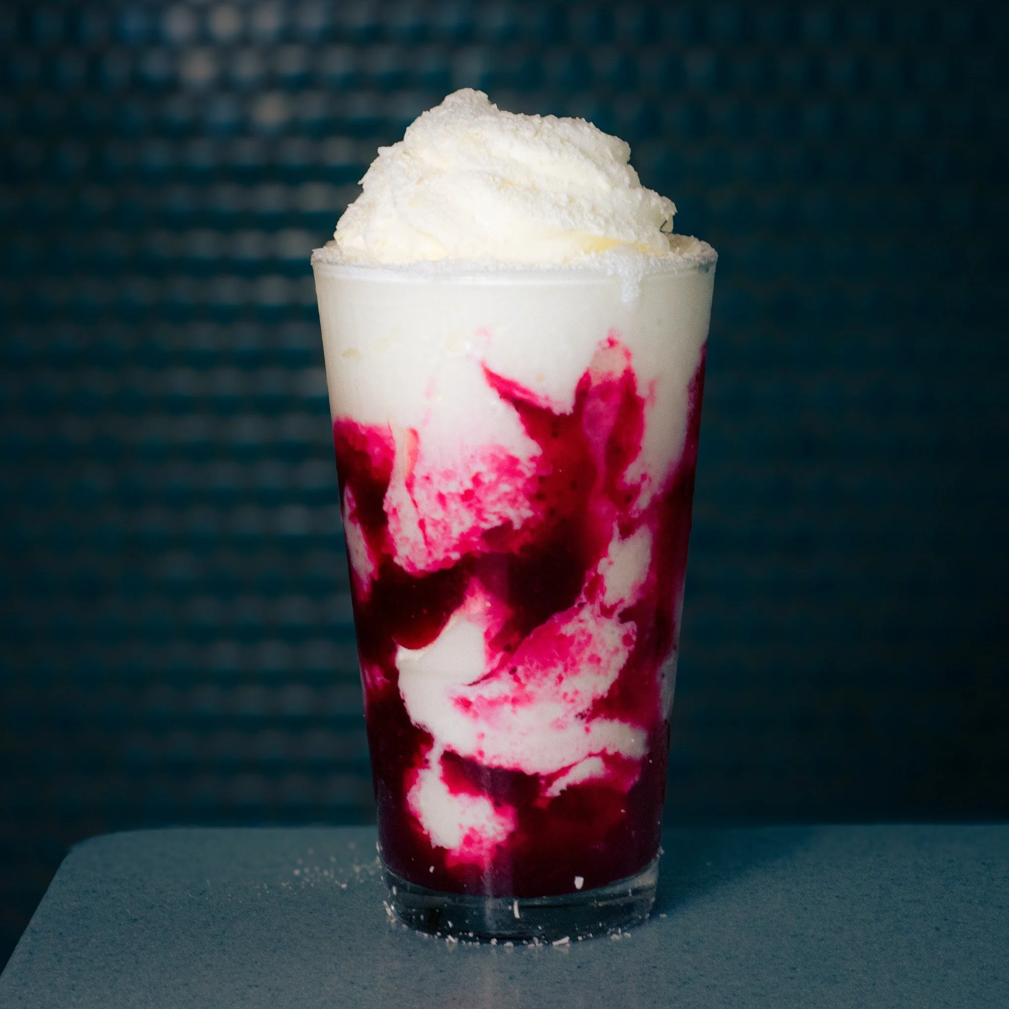Sweet, tart and slightly spiced, how nice! The White Cranberry Shake features velvety white chocolate custard layered with spiced citrus cranberry marmalade and topped with a dollop of whipped cream and white chocolate shavings.

Available only in De