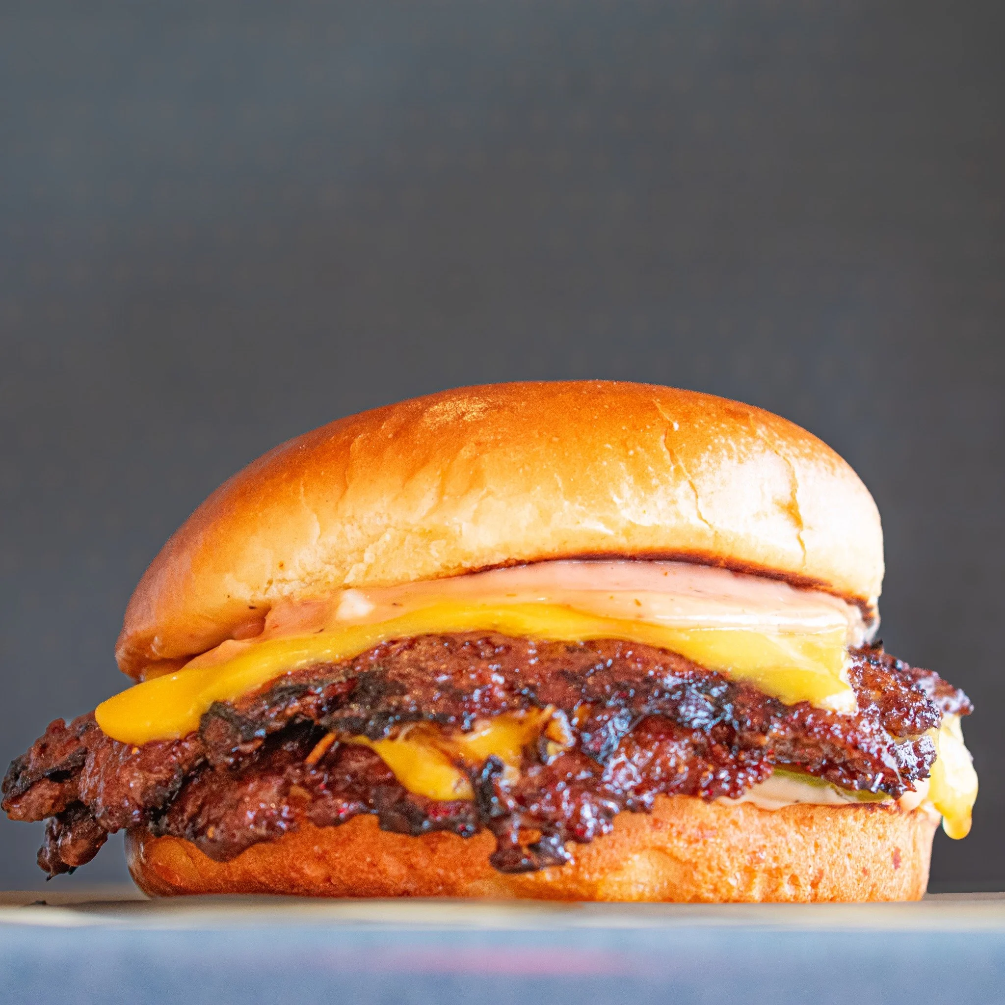 😤✋ Grilling burgers in the rain
☺️👉 Getting a hot n&rsquo; fresh smash burger at Fiamma