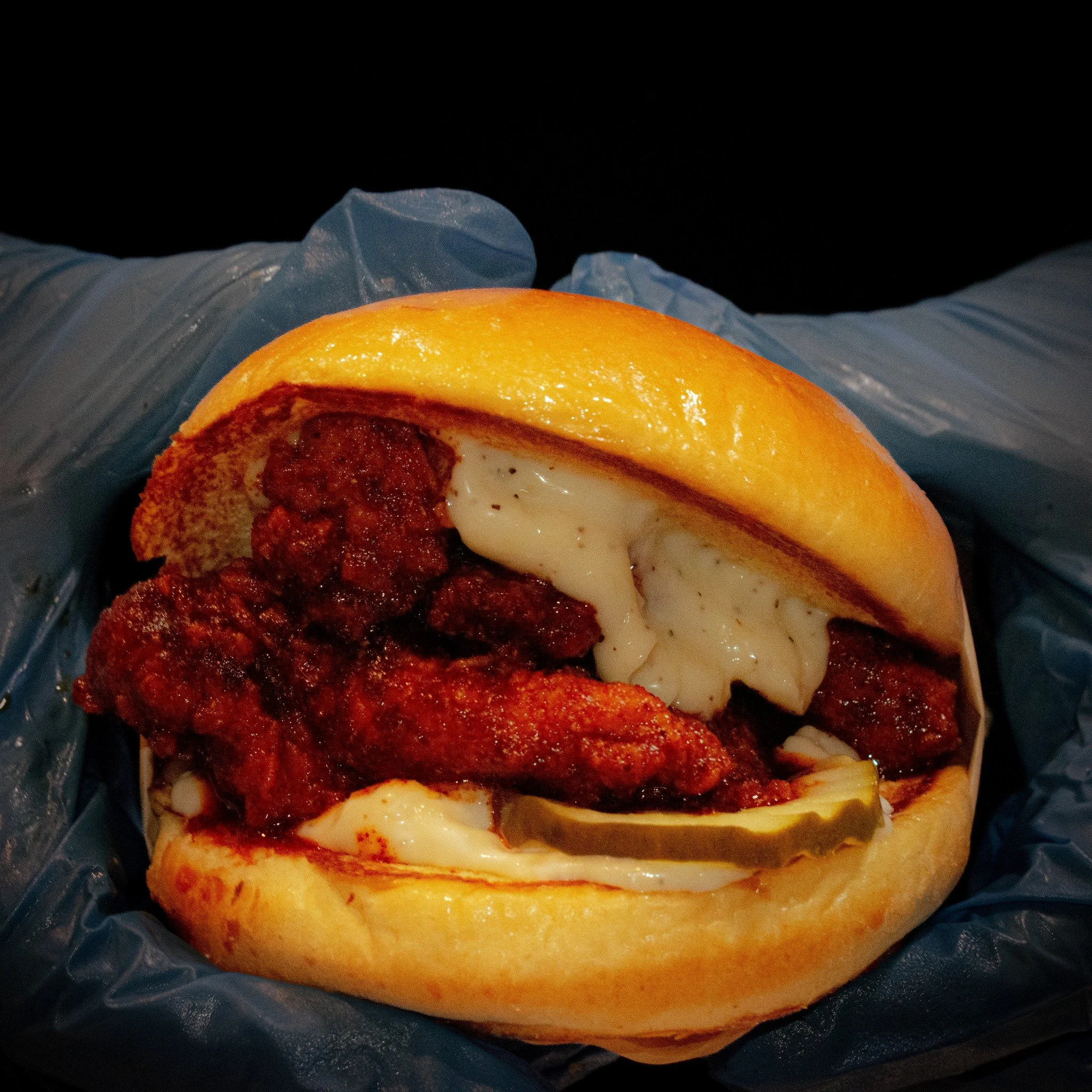 Nothin like a hot chicken sando on a chill December day 🔥